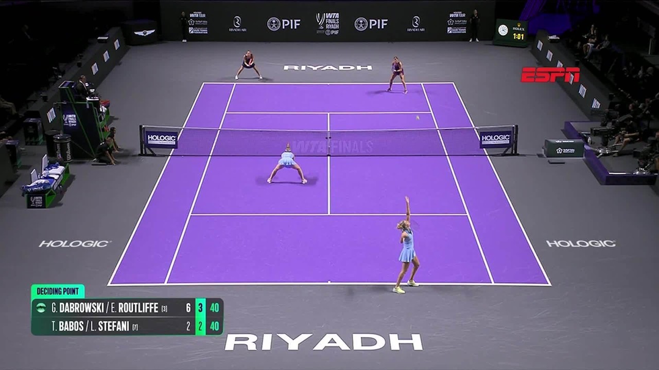 Luisa Stefani vence em sets diretos e vai à final do WTA Finals ao lado de Timea Babos