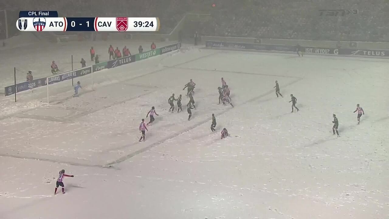 Atlético Ottawa é campeão canadense com gol de bicicleta na neve; veja