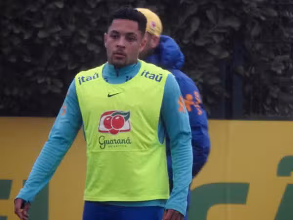 Vitor Roque, Fabrício Bruno e Paulo Henrique voltarão da Seleção em avião de Leila, do Palmeiras