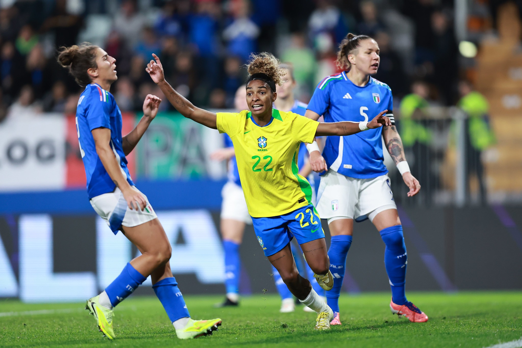 Seleção feminina fará mais dois amistosos na Europa no encerramento da temporada