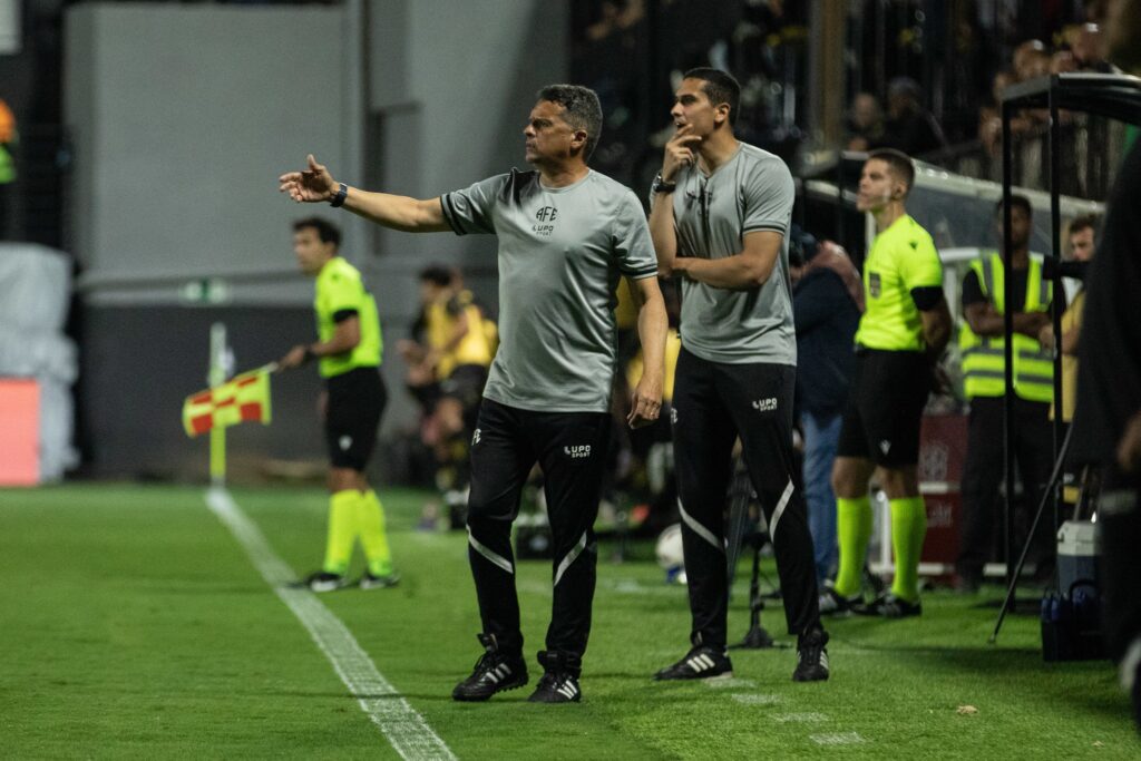 Técnico da Ferroviária detona Ramon Abatti Abel após jogo polêmico