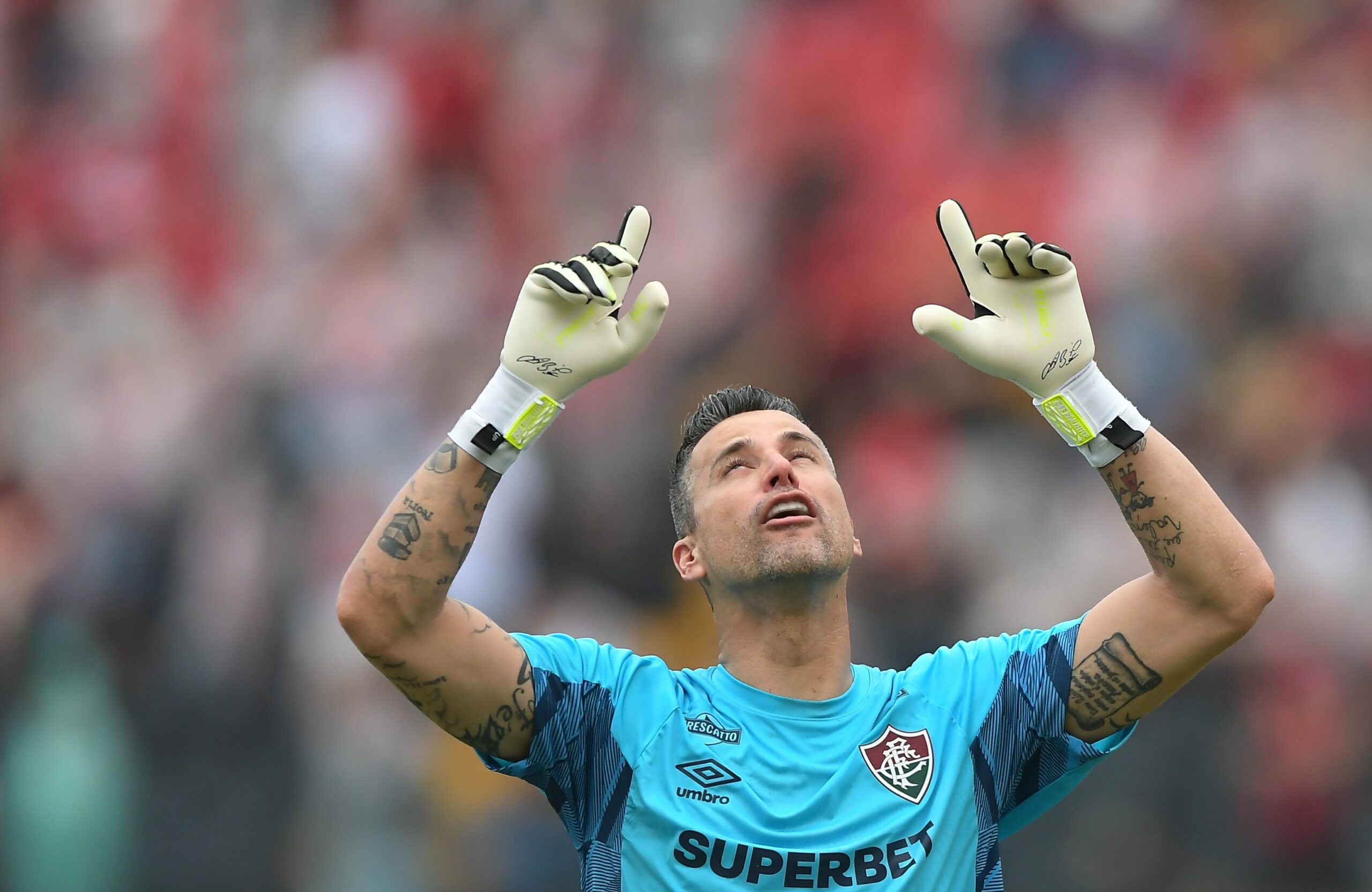 Fábio, do Fluminense, celebra indicação ao The Best: "Reconhecimento importante"