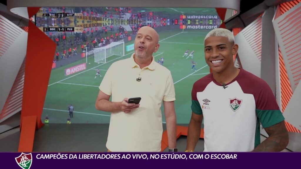 Fluminense acende luzes do Maracanã no horário do gol do título da Libertadores; veja ação