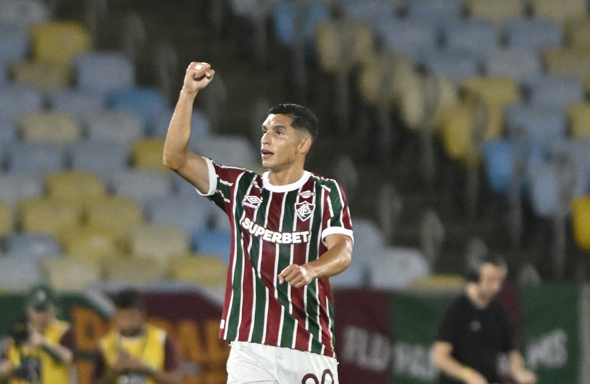 Fluminense vence jogo fundamental e falta de pontaria torna duelo mais difícil do que deveria