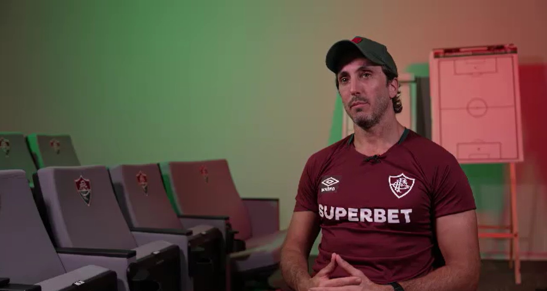 Zubeldía, do Fluminense, aponta entorno de jovens como dificultador na formação: "Faz crer que é o melhor"