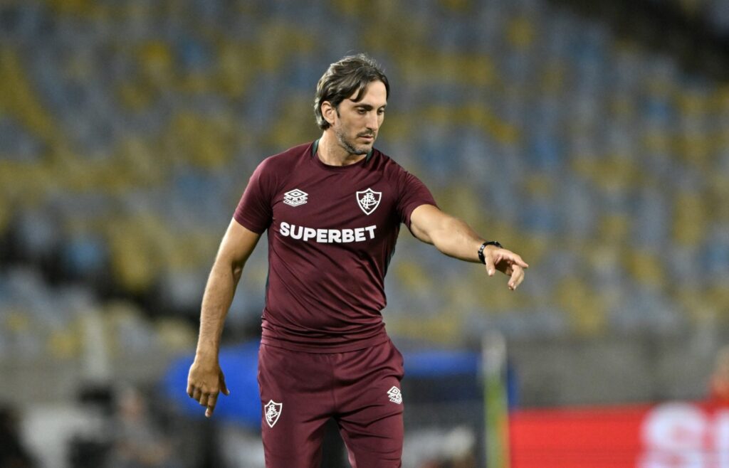 Zubeldía explica escolha por Everaldo e não condena vaias da torcida do Fluminense