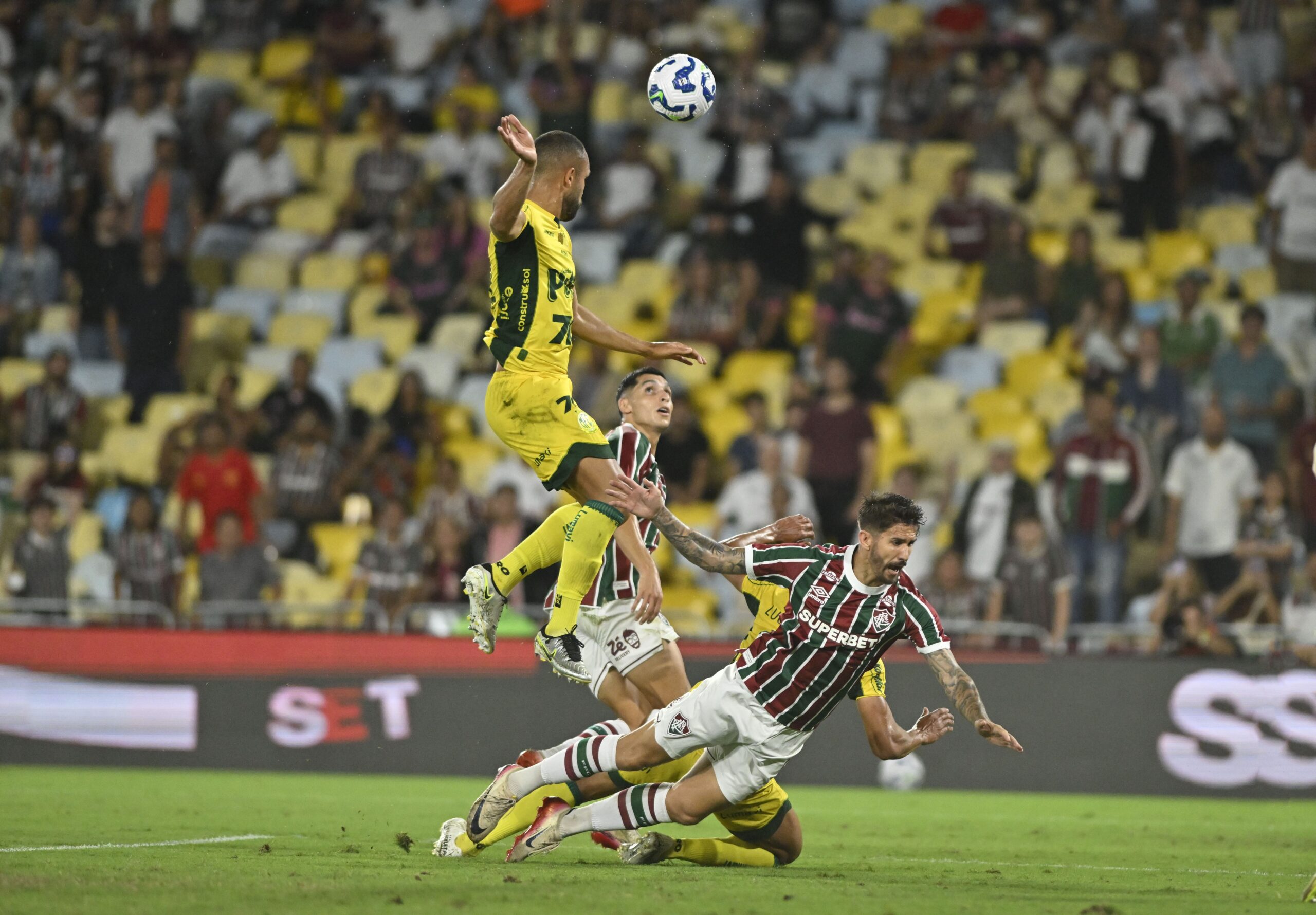 Zubeldía troca peças, vê seca de atacantes estancar e continua em busca de melhor trio no Fluminense