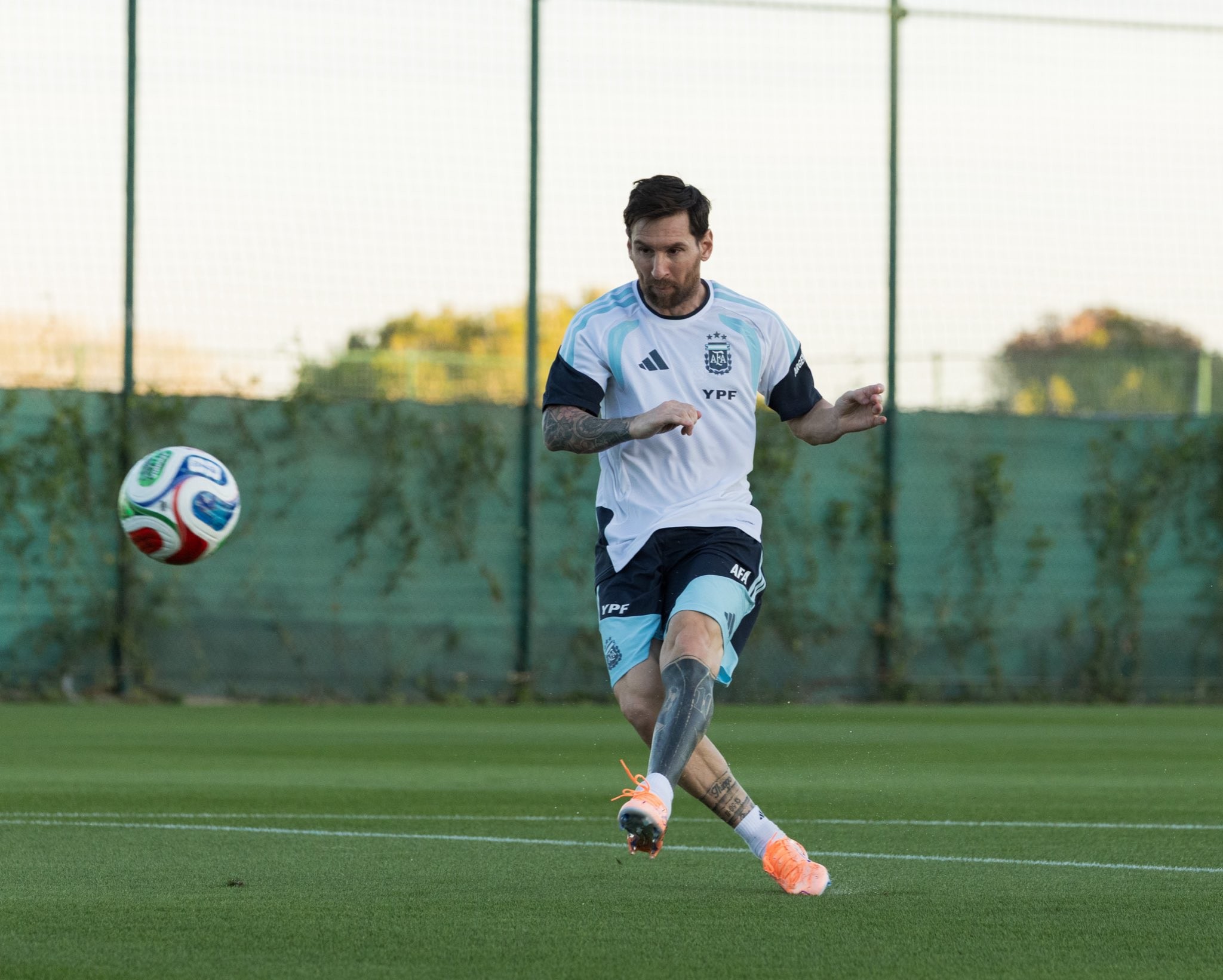 Argentina tem três jogadores vetados do amistoso contra Angola por falta de vacina