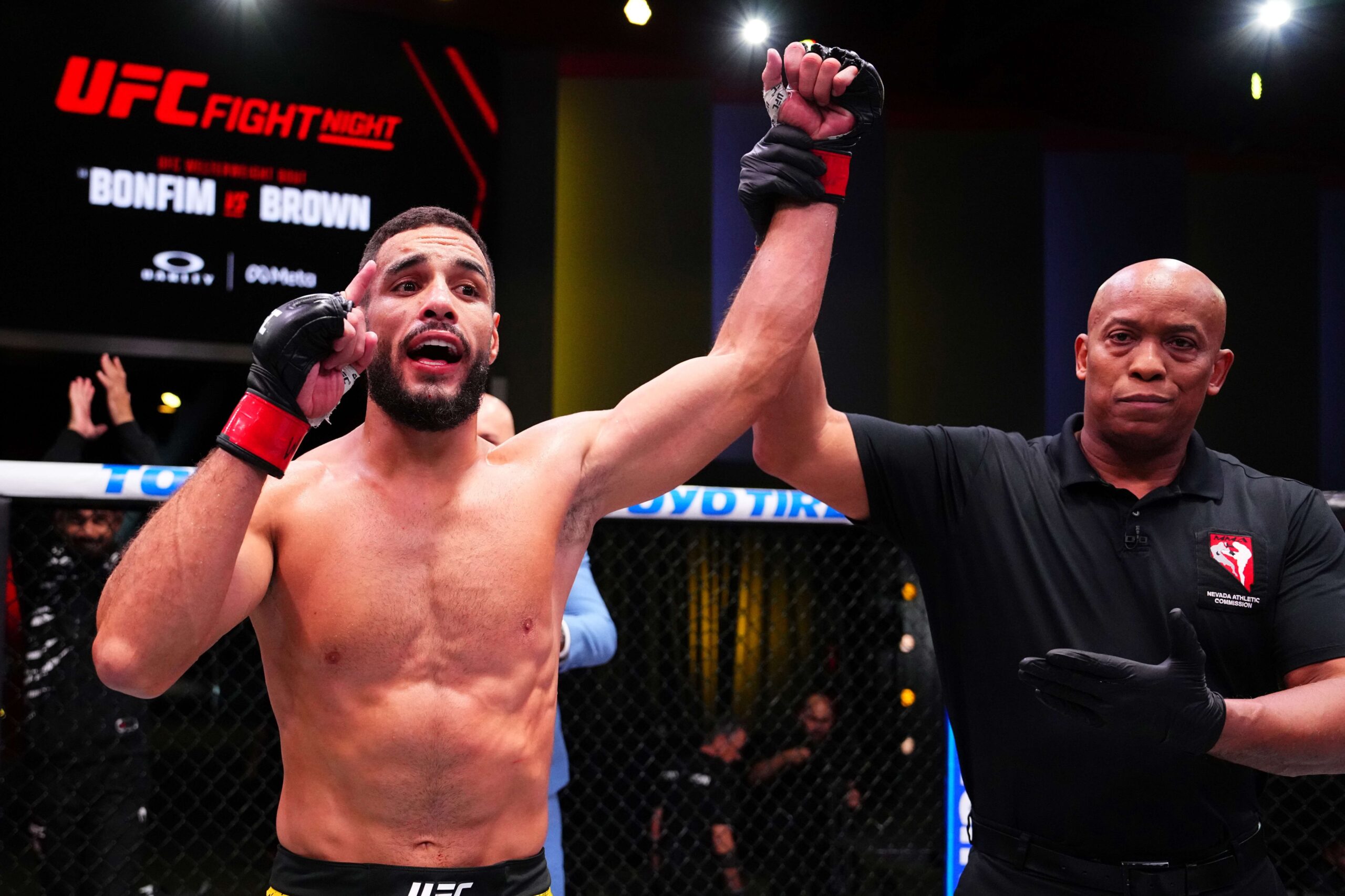 Gabriel Bonfim brilha e nocauteia Randy Brown no UFC Vegas 111