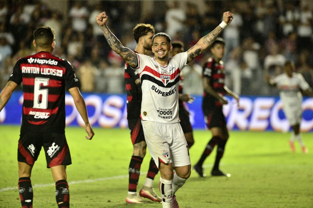 Nova expulsão de Plata atrapalha caça do Flamengo ao Palmeiras
