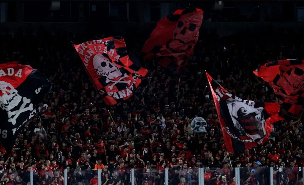 Torcida do Athletico promete "invadir" jogo que pode valer acesso