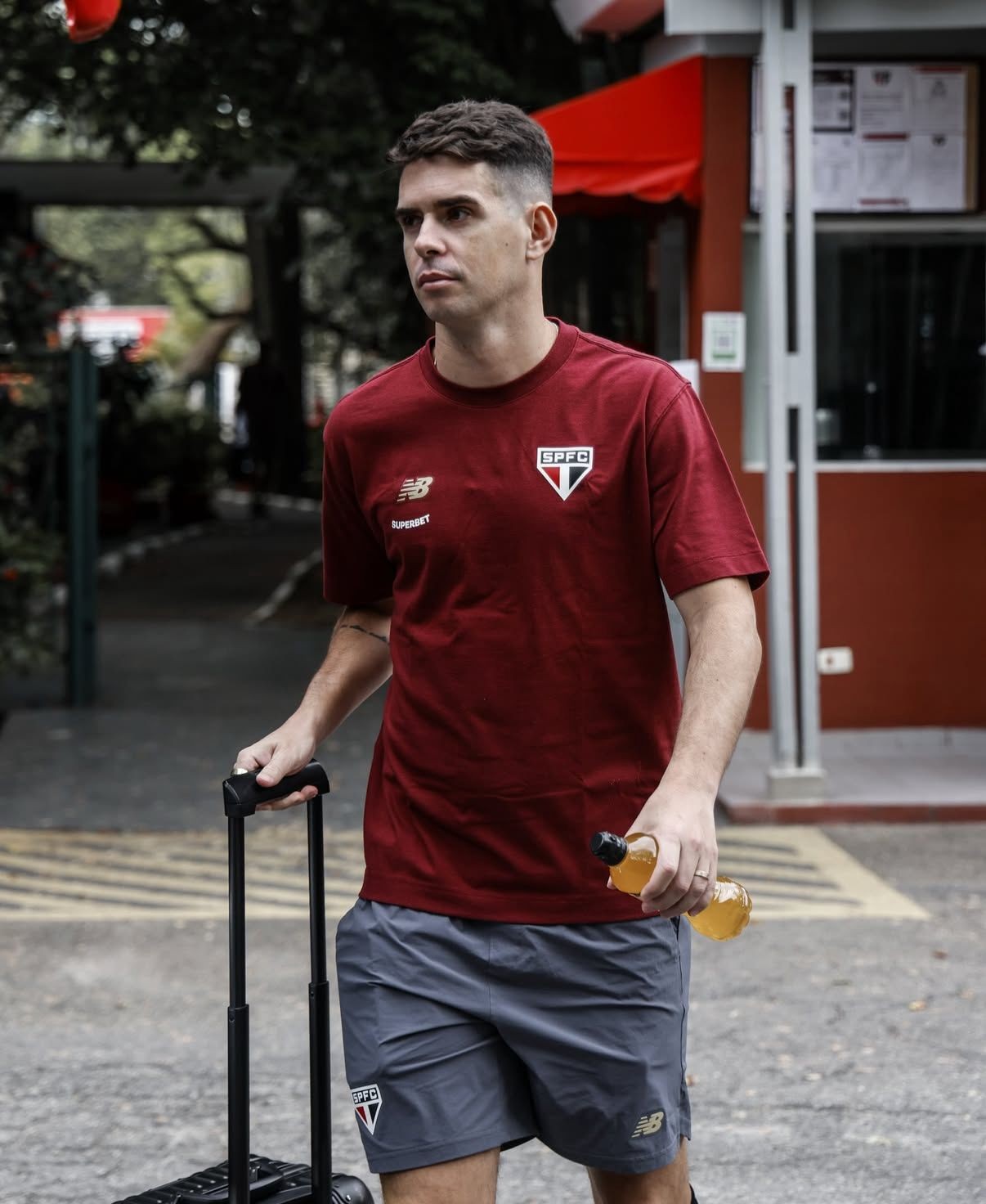 Oscar avalia aposentadoria; meia do São Paulo fará novos exames após apresentar alteração cardíaca