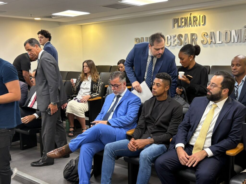 Auditor pede vista, e sessão de julgamento de Bruno Henrique, do Flamengo, vai continuar na quinta